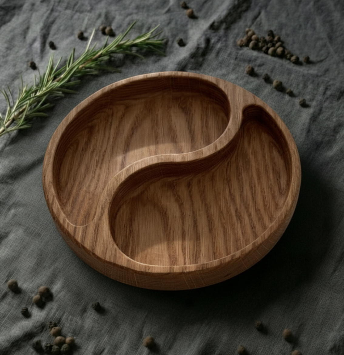 Менажница круглая из дуба 19 см на 2 секции