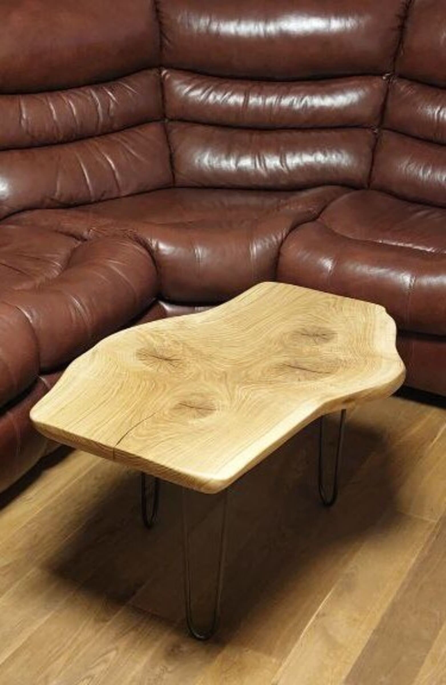 Журнальный столик из дерева